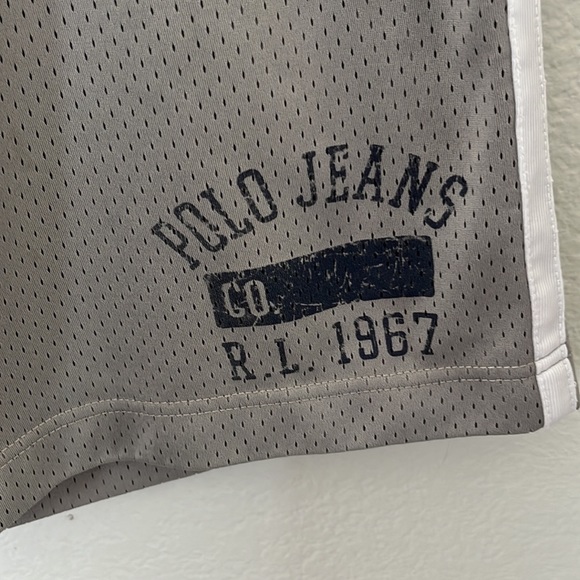 🇺🇸RALPH LAUREN SHORTS W/POCKETS SZ L GREY W/WHITE STRIPS ON SIDES GREAT COND. - Picture 2 of 5